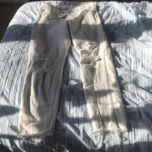 NWOT distressed levi’s
